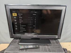 lot 123 image: Sony Bravia KDL-26L5000 26 720P HD LCD TV with Remote W