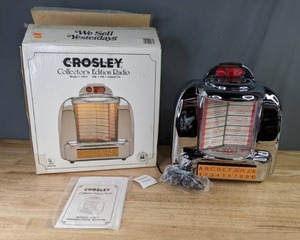 lot 163 image: Crosley Collectors Edition Radio w Box, CR-9 Y