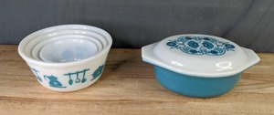 lot 165 image: Vintage Hazel Atlas Glass Turquoise Kitchen Aids Nesting Mixing Bowls Set of 4 & Pyrex Blue Horizon 1 12 qt Casserole Dish wLid Y