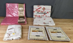 lot 166 image: NEW Vintage Stevens Utica Full Flat Sheet, Tranquale No Iron Dan Press Luxury Percale Pillowcases, Cannon Monticello Full Flat Sheet, & More Y