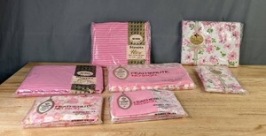 lot 179 image: A Set (6) of Bed Linens in PinksWhites Y