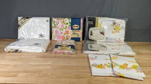 lot 181 image: A Set of Eight Bed Linens sizes Full Fitted and Double Flat Sheets Y