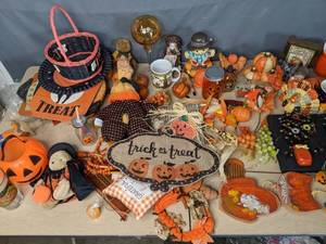 lot 203 image: Huge Halloween Haul Vintage Decorations, Glassware, Witches, Bats, Bears and More  Y