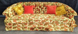 lot 146 image: Vintage JC Penny Vintage Floral Couch Y