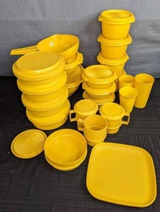 lot 152 image: Collection of Vintage Yellow Tupperware Various Bowls, Cups, Mugs, Plates, & More Y