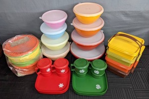 lot 155 image: Collection of Vintage Tupperware Bowls, Mug & Plate Sets, & More Y