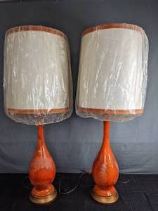 lot 144 image: Beautiful Pair of Orange Vintage Table Lamps Y