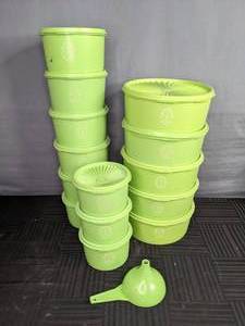 lot 150 image: Collection of Vintage Tupperware, Green, Round w Lids & More Y