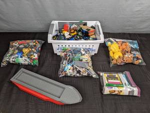 lot 225 image: Collection of Lego Sets  Z