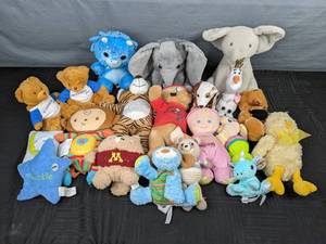 lot 224 image: An Assortment of Stuffed Animals  Z