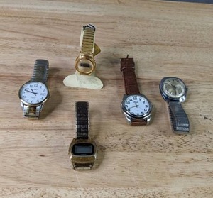 lot 286 image: Collection of Mens Watches K