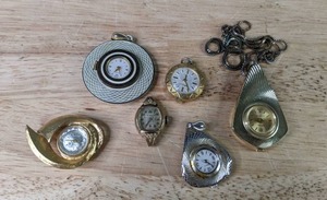 lot 289 image: Collection of Watch Pendants K