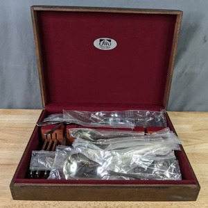 lot 284 image: Fashion Manor Flatware Set with Box Y