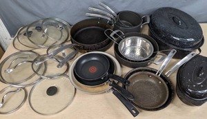 lot 248 image: Large Collection of Kirkland Signatures Pots, Pans and Lids, Tramontina Pan, Two Roaster Pans and More  Z