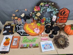 lot 238 image: Assortment of Decorative Easter and Halloween Items  Z