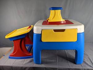 lot 263 image: American Plastic Toys My Very Own Desk & Easel and Little Tikes Play Table  Z