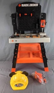 lot 255 image: Childs Toy Black and Decker Work Table with Spinning Saw   Z