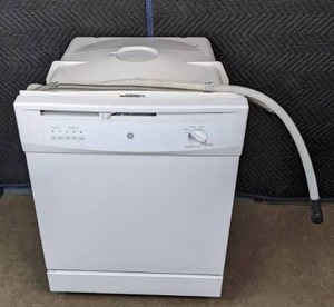 lot 55 image: GE Electric Built in Dishwasher  F