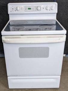 lot 54 image: GE Spectra True Temp Clean Design 30 Electric Oven  F