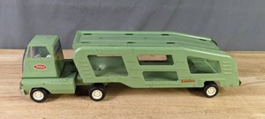 lot 389 image: Vintage 1960s Tonka Toys Mint Green Semi Truck Pressed Steel Car Hauler 1096 X