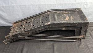 lot 405 image: Pair of Peterson Automotive Corp Auto Ramps X