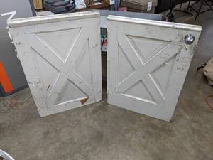 lot 439 image: Rustic White Double Door  X