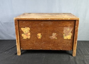 lot 484 image: Vintage Handcrafted Wooden Box  X