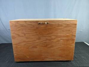 lot 485 image: Beautifully Handcrafted Vintage Wooden Box  X