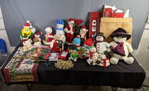 lot 467 image: A Collection of Indoor and Outdoor Christmas Decorations  X