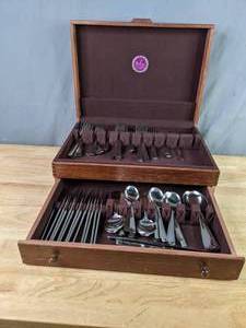 lot 520 image: Large Silverware Set in Vintage Wooden Nakens Tarnish Proof Silverware Chest  V