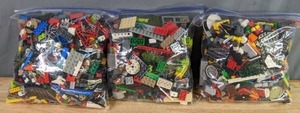 lot 569 image: 7 Lbs. 8 Oz. of Assorted LEGO Pieces  Z