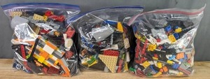 lot 564 image: 5 Lbs. of Assorted LEGO Pieces  Z