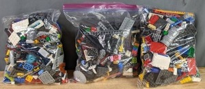 lot 563 image: 5 Lbs. of Assorted LEGO Pieces  Z