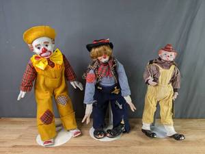lot 533 image: Vintage Standing Porcelain Musical Clown, Scarecrow Hobo  Clown and Hobo Clown Dolls V