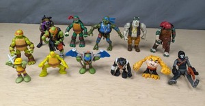 lot 593 image: Collection of (13) Teenage Mutant Ninja Turtles Action Figures  Z