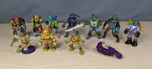 lot 594 image: Collection of (11) Teenage Mutant Ninja Turtles Action Figures  Z