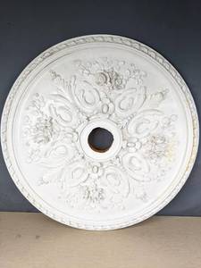 lot 596 image: Ornate Floral Ceiling Medallion  B