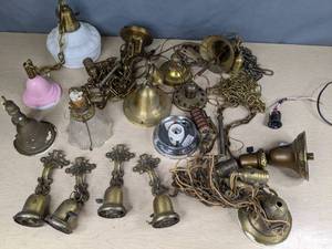 lot 586 image: Large Collection of Antique & Vintage Light Fixtures  B