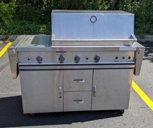 lot 3 image: Members Mark Y0660 Gas Grill with Cover and Loads of Features  F