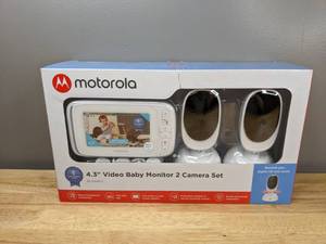 lot 43 image: Brand New Motorola BLISS54-2, 4.3 Video Baby Monitor, 2 Camera Set T
