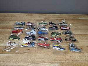 lot 58 image: Collection of 25 Brand New Nike and Jordan & New Balance Shoe Sneaker Keychains Retro Air Max Foamposite T