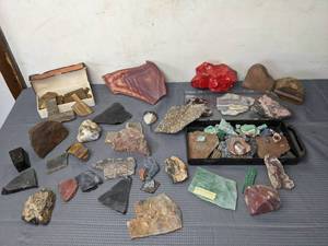 lot 136 image: Assorted Collection of Agate and Gem Stones