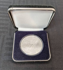 lot 10 image: 2000 American Silver Eagle Coin