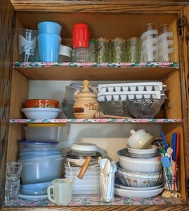 lot 48 image: Miscellaneous Kitchen Ware Glasses, Bowls, Honey Pot, Sugar Bowl, Ice Trays, Measuring Spoons, and More