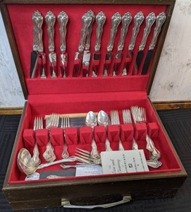 lot 54 image: Beautiful Set of Sterling Silver Westmorland Flatware in Tarnish Free Storage Case