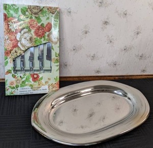 lot 55 image: NEW 5 Pc. Emerald Collection Knives and Farberware Platter