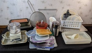lot 59 image: Miscellaneous Kitchen Ware Cuisinart Mini-Prep Processor, Capresso Coffee Grinder, Pyrex Dishes and More