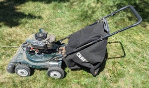 lot 34 image: Chraftsman Yard Vacuum 4.5HP