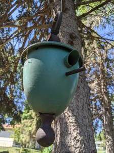lot 36 image: Beautiful Metal Birdhouse