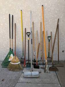 lot 38 image: Array of (20) Gardening Tools